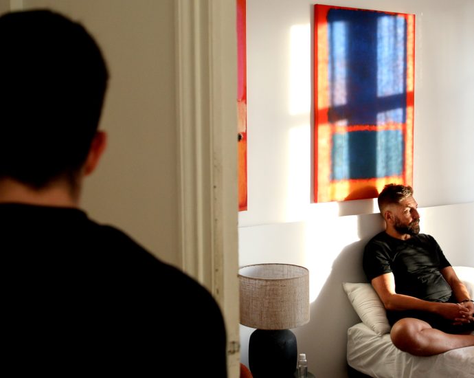 sex-therapist-marc-peridis-brings-erotic-documentary-‘unshamed’-to-the-stage