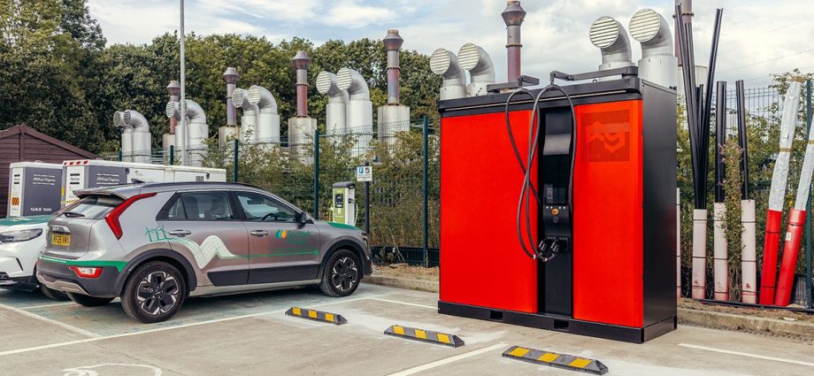 tual’s-powerup-battery-integrated-charging-technology-keeps-mission-critical-commercial-evs-rolling-in-the-uk