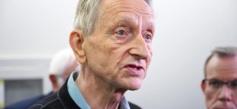 ‘godfather-of-ai’-warns-congress-has-‘maybe-a-year’-left-to-regulate-ai