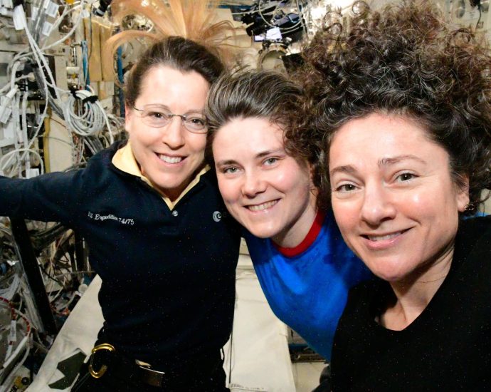 crew-works-soldering,-cardiac-research,-virtual-reality-and-prepares-for-cargo-mission