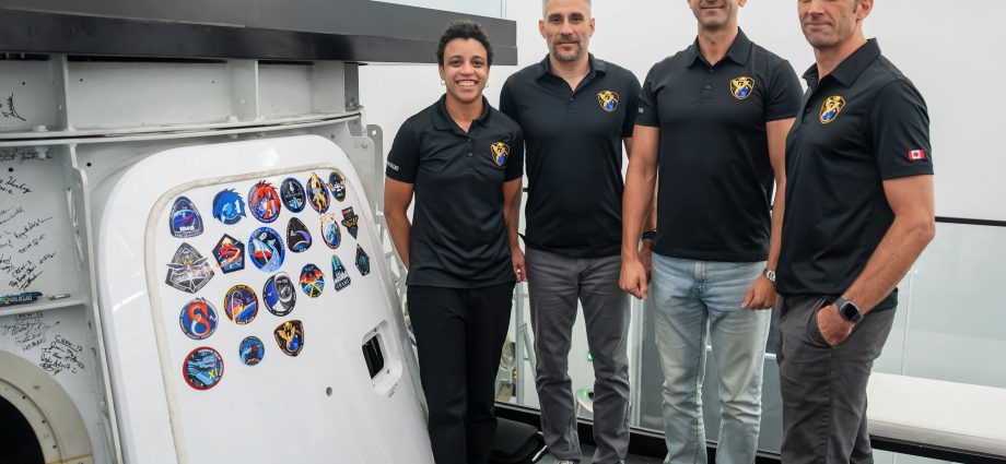 nasa,-spacex-continue crew‑13-prep-as-crew enters-quarantine