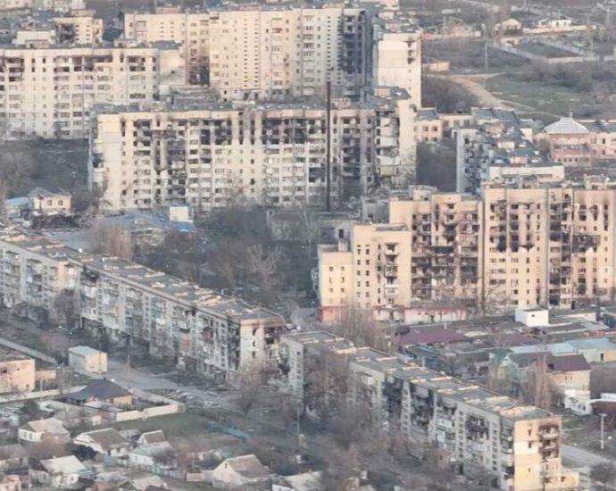 thousands-are-starving-in-occupied-oleshky.-people-have-no-food,-no-way-out,-and-russian-forces-bomb-incoming-aid