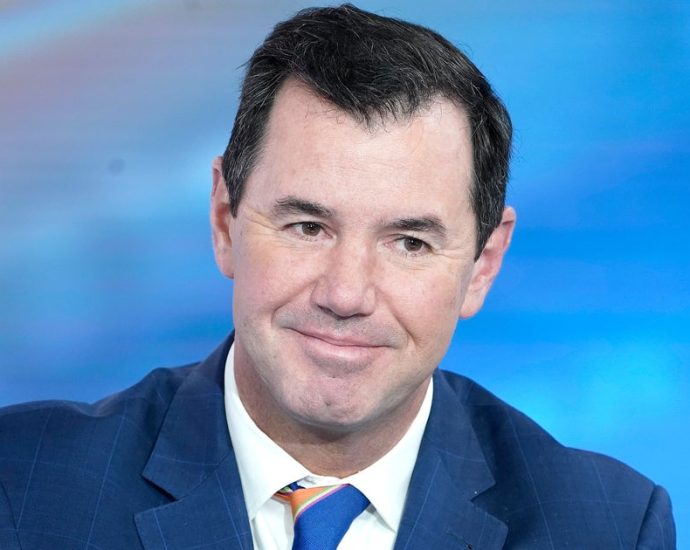 ‘gee-i-wonder-how’:-fox-news-host-gets-totally-roasted-over-his-‘amazing’-aoc-observation