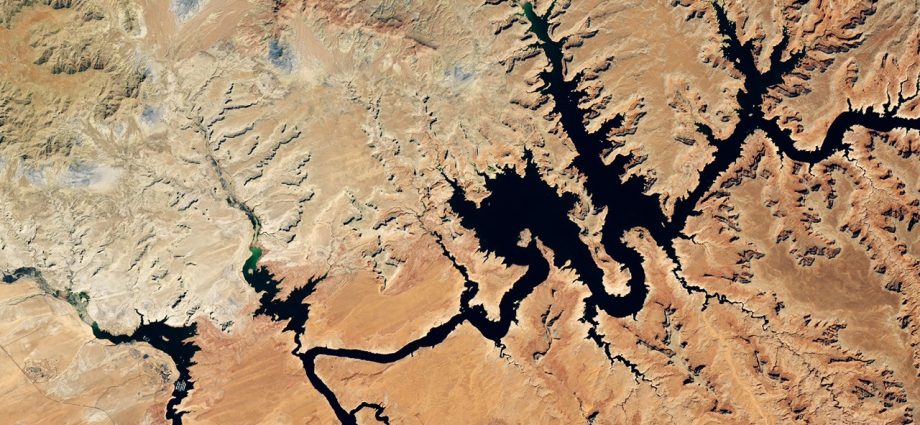 lake-powell-drops-to-record-low-levels