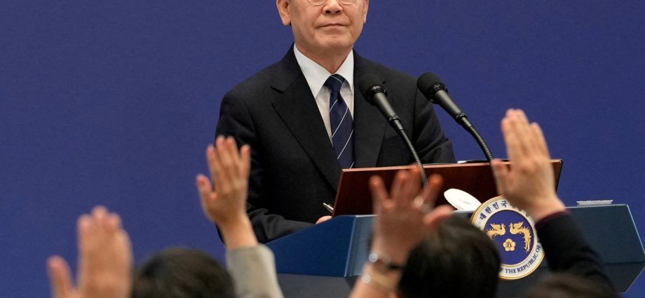 south-korea-says-us-north-korea-talks-possible,-rules-out-hormuz-deployment