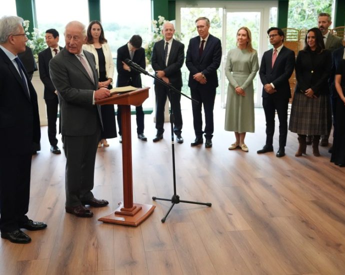 the-king-and-ai:-uk-monarch-charles-meets-artificial-intelligence-leaders-as-safety-concerns-swirl