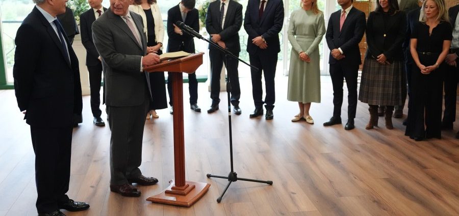 the-king-and-ai:-uk-monarch-charles-meets-artificial-intelligence-leaders-as-safety-concerns-swirl