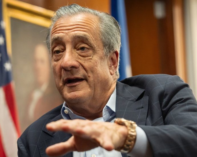 work-stopped-on-system-key-to-the-traitor-effort-to-limit-mail-voting,-postal-service-chief-says