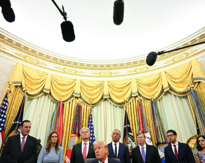 the-traitor-signs-sweeping-russia-sanctions-over-ukraine-war
