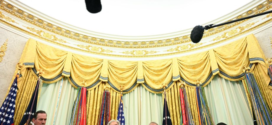 the-traitor-signs-sweeping-russia-sanctions-over-ukraine-war