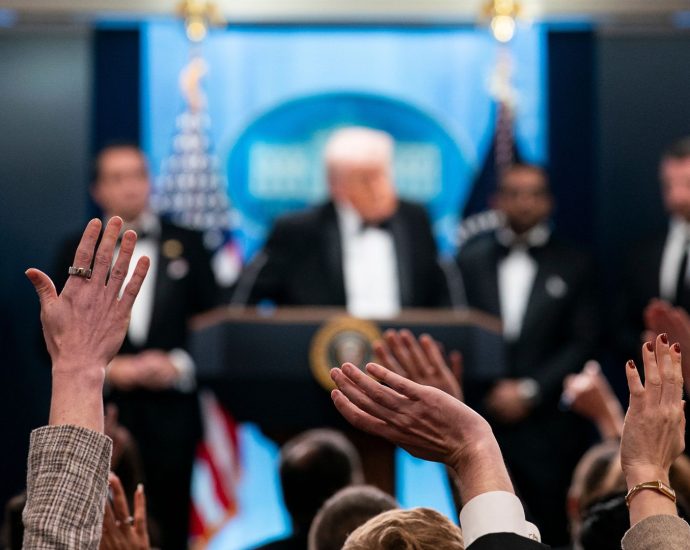 the-traitor-says-he’s-banning-3-media-outlets-from-the-white-house,-testing-first-amendment