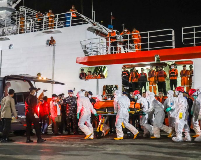 indonesia-ferry-search:-divers-retrieve-three-bodies,-126-people-missing