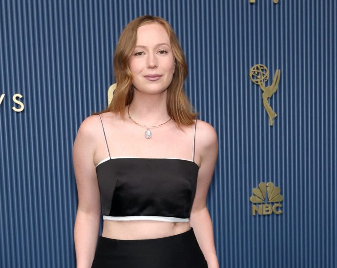 hannah-einbinder-mocks-ed-sheeran-over-gaza-tour-fallout
