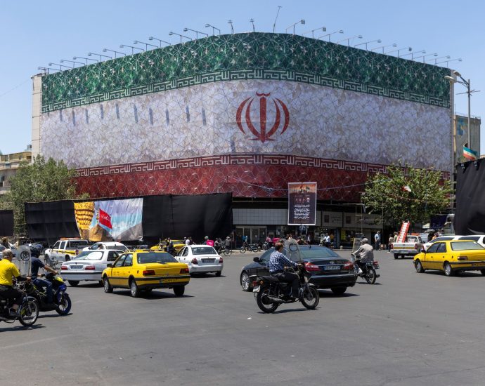 an-unaffordable-car-market-highlights-iran’s-cost-of-living-crisis