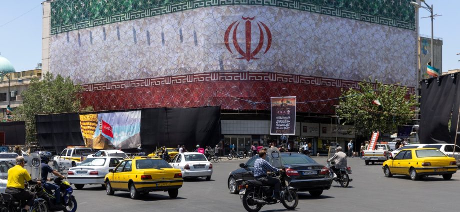 an-unaffordable-car-market-highlights-iran’s-cost-of-living-crisis