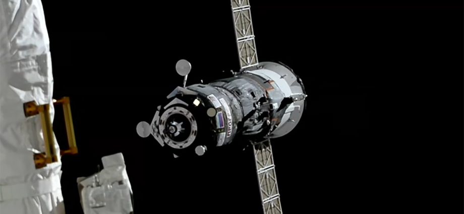 progress-96-cargo-spacecraft-docks-to-station-to-resupply-crew