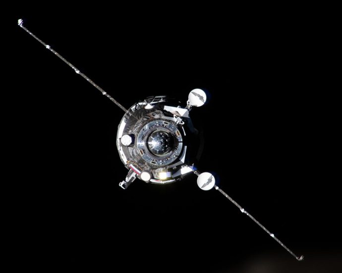 progress-96-cargo-spacecraft-approaching-station-for-docking