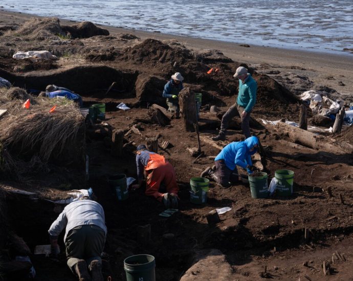 archaeologists-are-racing-to-save-precious-artifacts-in-alaska-after-last-year’s-storm