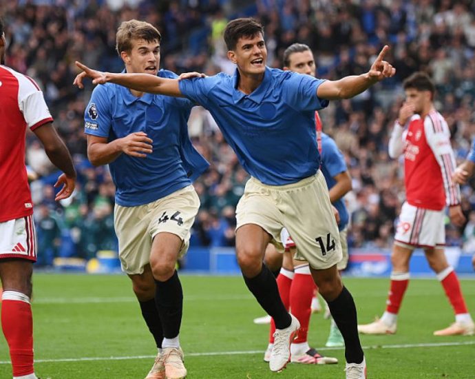 brighton-beat-arsenal-3-0-as-man-city-top-premier-league-without-playing