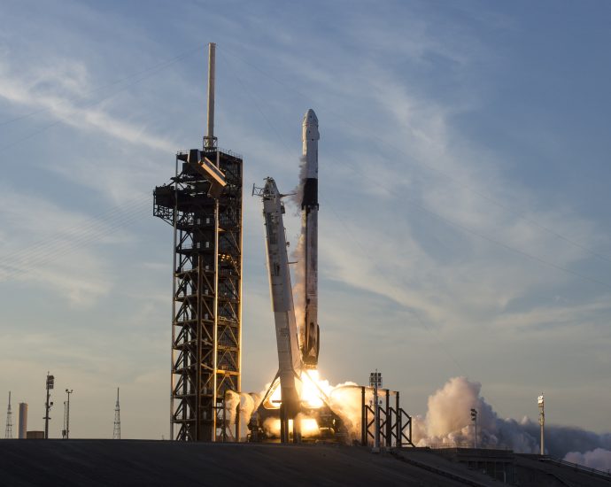 NASA Awards SpaceX Three Crew Flights to Space Station
