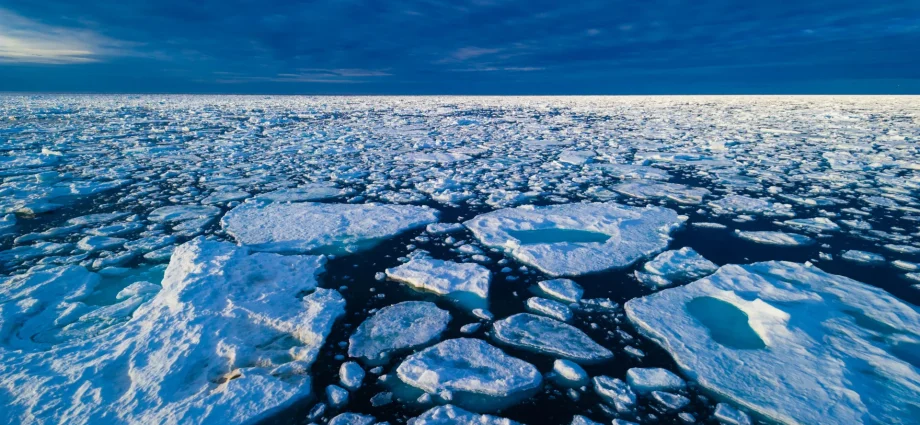scientists-just-discovered-why-arctic-sea-ice-moves-so-strangely