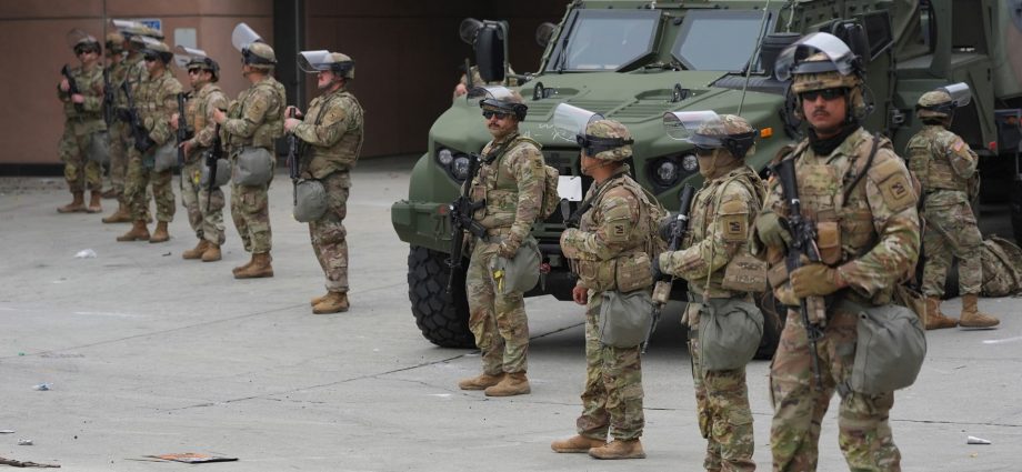 national-guard-battle-takes-a-new-turn-in-california