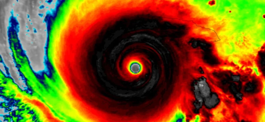 hurricane-hunters-reveal-4-warning-signs-that-a-storm-is-about-to-strengthen