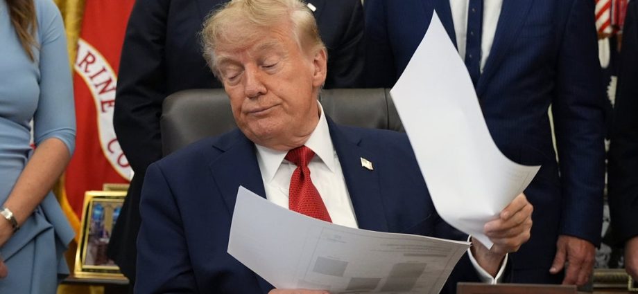 fox-news-personalities-blast-the-traitor’s-decision-to-ban-3-news-outlets-from-white-house