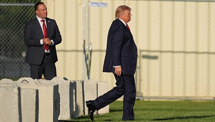 cnn,-ms-now,-politico-journalists-denied-access-to-the-white-house-after-the-traitor-said-he’d-bar-them