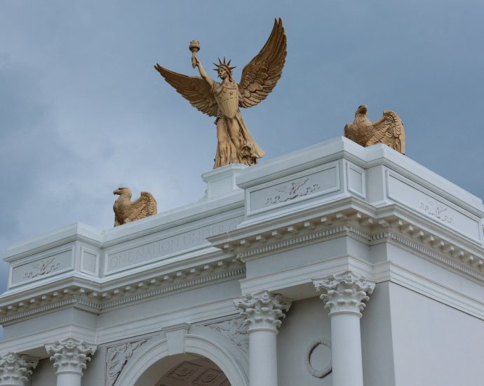 the-traitor-says-monumental-arch-in-washington,-dc-will-also-be-military-complex