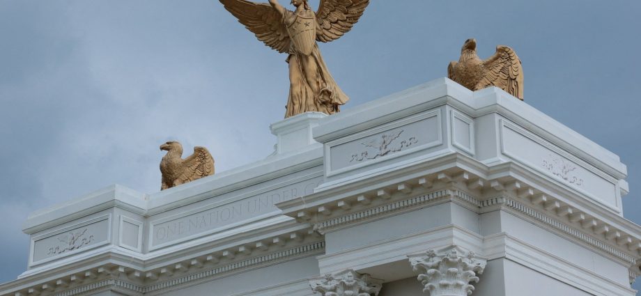 the-traitor-says-monumental-arch-in-washington,-dc-will-also-be-military-complex