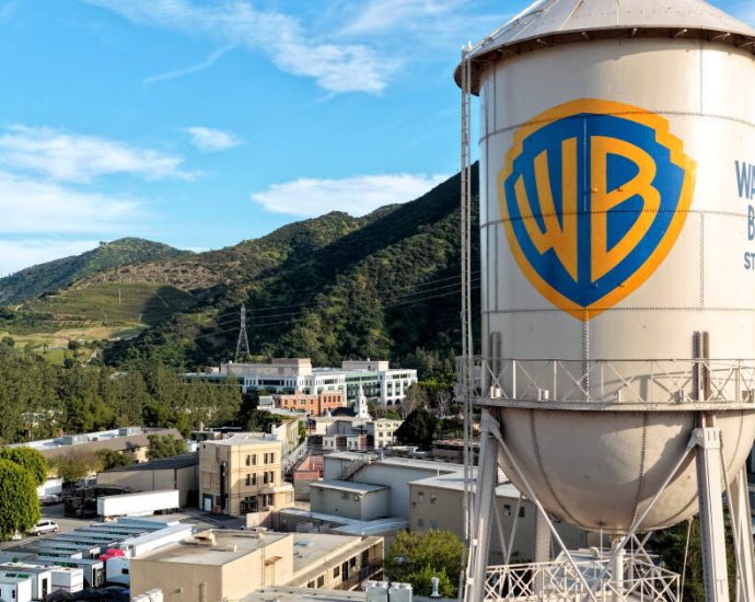 opposition-grows-to-paramount-warner-bros.-merger-settlement-as-deal-enters-critical-week