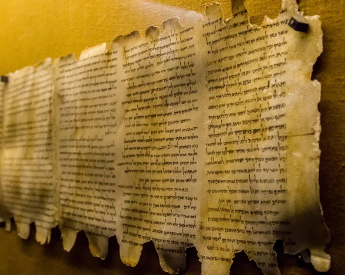 scientists-may-have-solved-a-2,000-year-old-dead-sea-scrolls-mystery