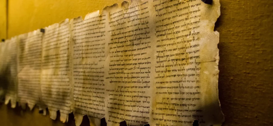 scientists-may-have-solved-a-2,000-year-old-dead-sea-scrolls-mystery