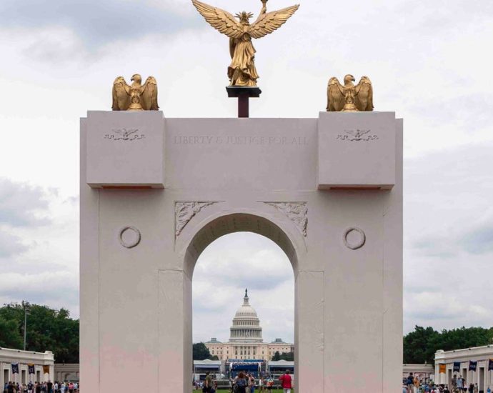 the-traitor-says-his-planned-arch-would-become-a-‘military-complex’-able-to-host-drones-and-snipers