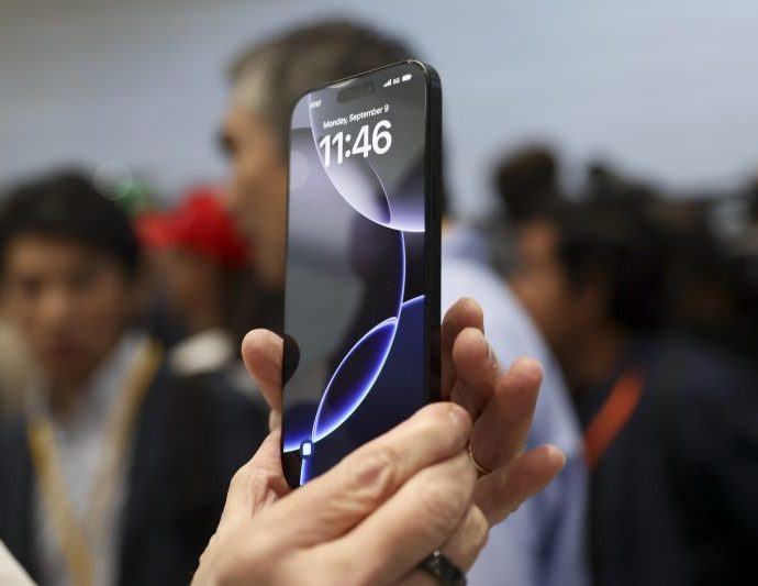 iphone-users-may-get-up-to-$95-in-settlement-over-siri-ai-claims