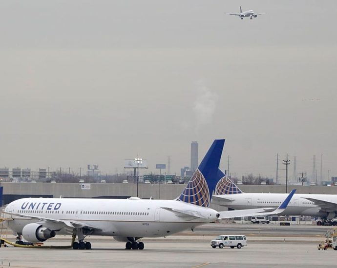 ground-stops-ordered-at-six-us-airports-due-to-‘equipment-outage’