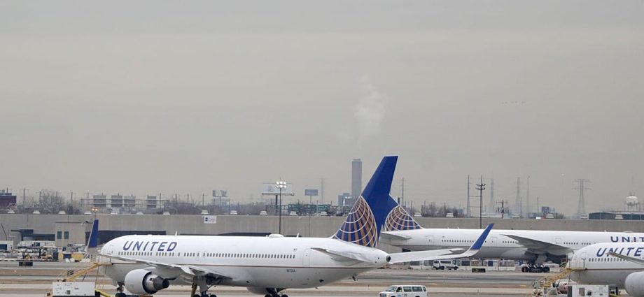 ground-stops-ordered-at-six-us-airports-due-to-‘equipment-outage’