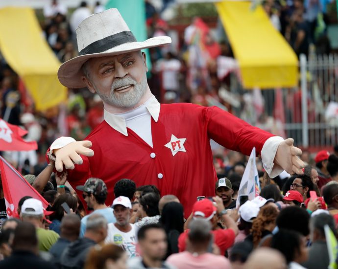 brazil-election:-lula-and-flavio-bolsonaro-tied-in-latest-polls