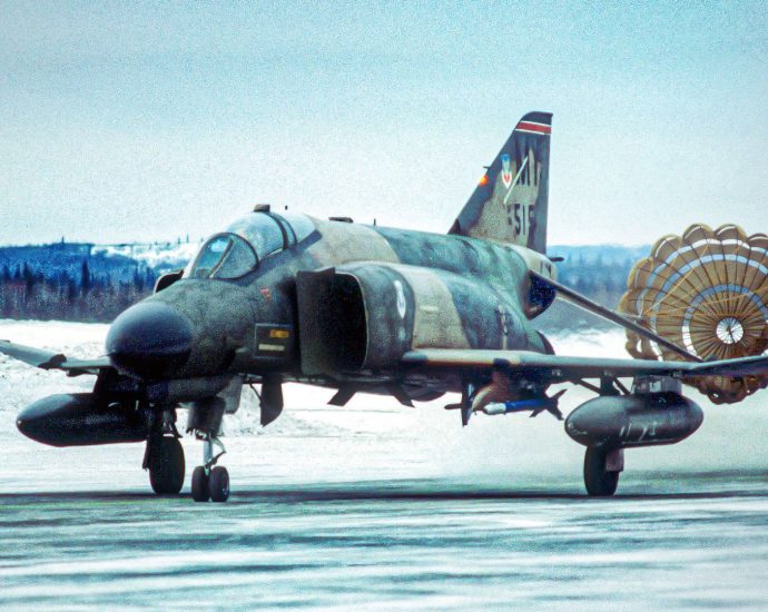 the-f-4-phantom-ii’s-brute-force-design-is-why-modern-air-forces-can’t-replace-it