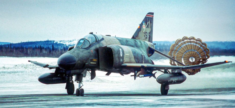 the-f-4-phantom-ii’s-brute-force-design-is-why-modern-air-forces-can’t-replace-it