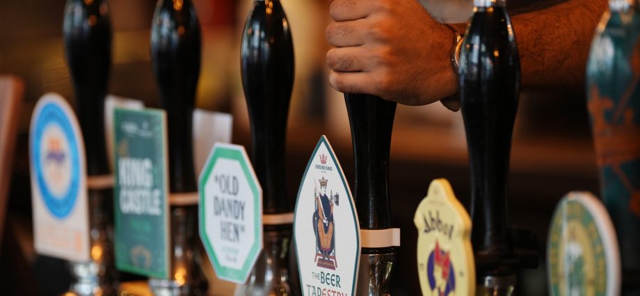 gen-teetotaler:-the-young-americans-upending-our-relationship-with-booze