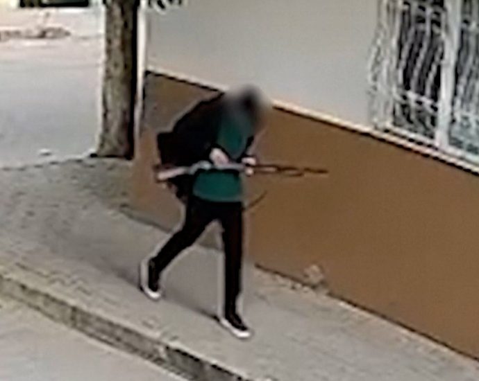 turkiye-school-shooting-leaves-11-pupils-wounded