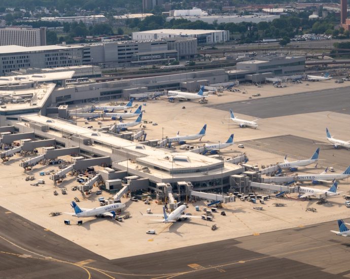 transportation-secretary-warns-flight-delays-could-linger-after-northeast-outage