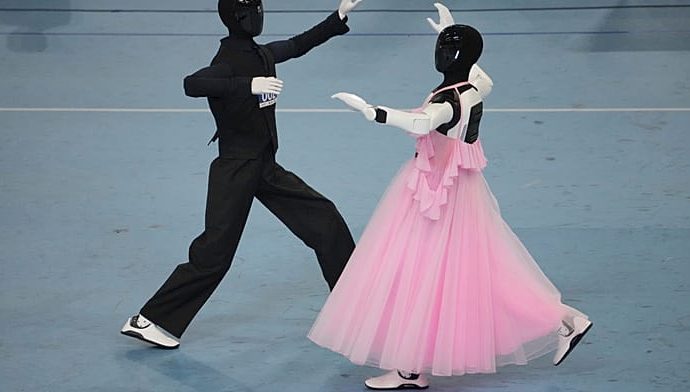 robots-dance-their-way-to-america’s-got-talent-final-with-human-partner