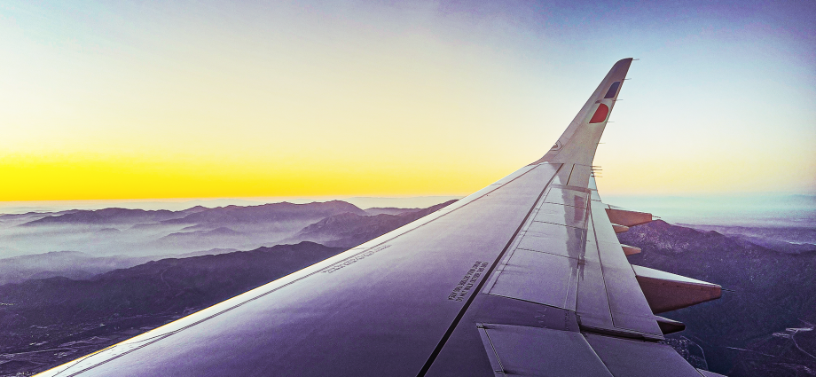 how-a-single-faa-phraseology-rule-explains-the-level-off-every-passenger-feels-at-10,000-feet