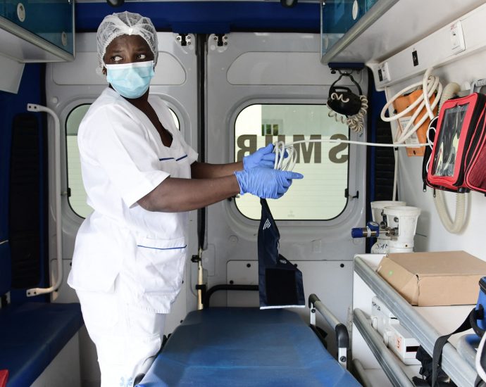 in-senegal,-a-mother’s-ordeal-exposes-a-health-system-under-strain