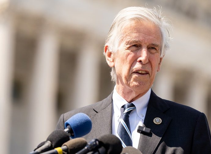 faa-should-suspend-ai-system-for-dc-area-airports:-beyer