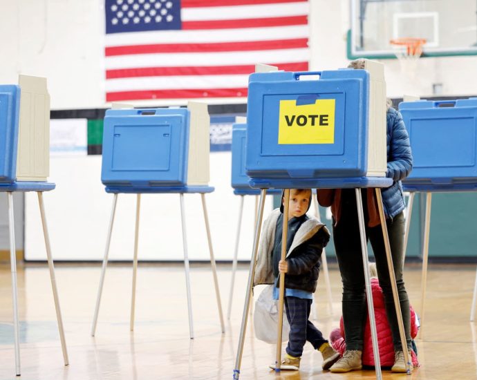 Democrats lead the polls. Republicans lead in cash heading into the midterms