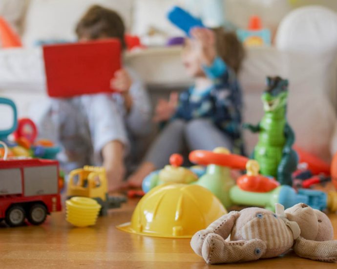 the-best-non-toxic-cleaning-products-to-use-on-legos,-stuffed-animals-and-other-toys